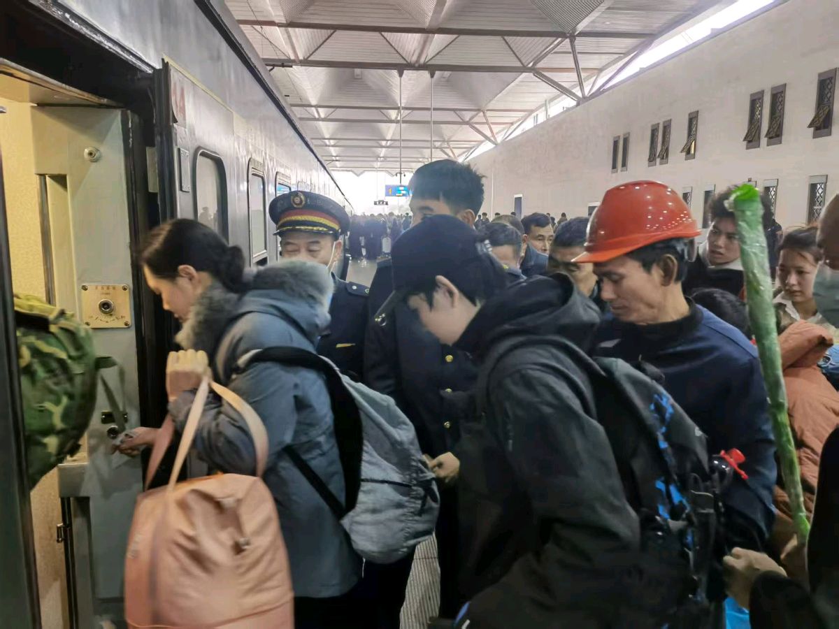 「春运快讯」铁脉迎春潮 青春护归程‖涪陵工务段关团联手战春运首记(图3)