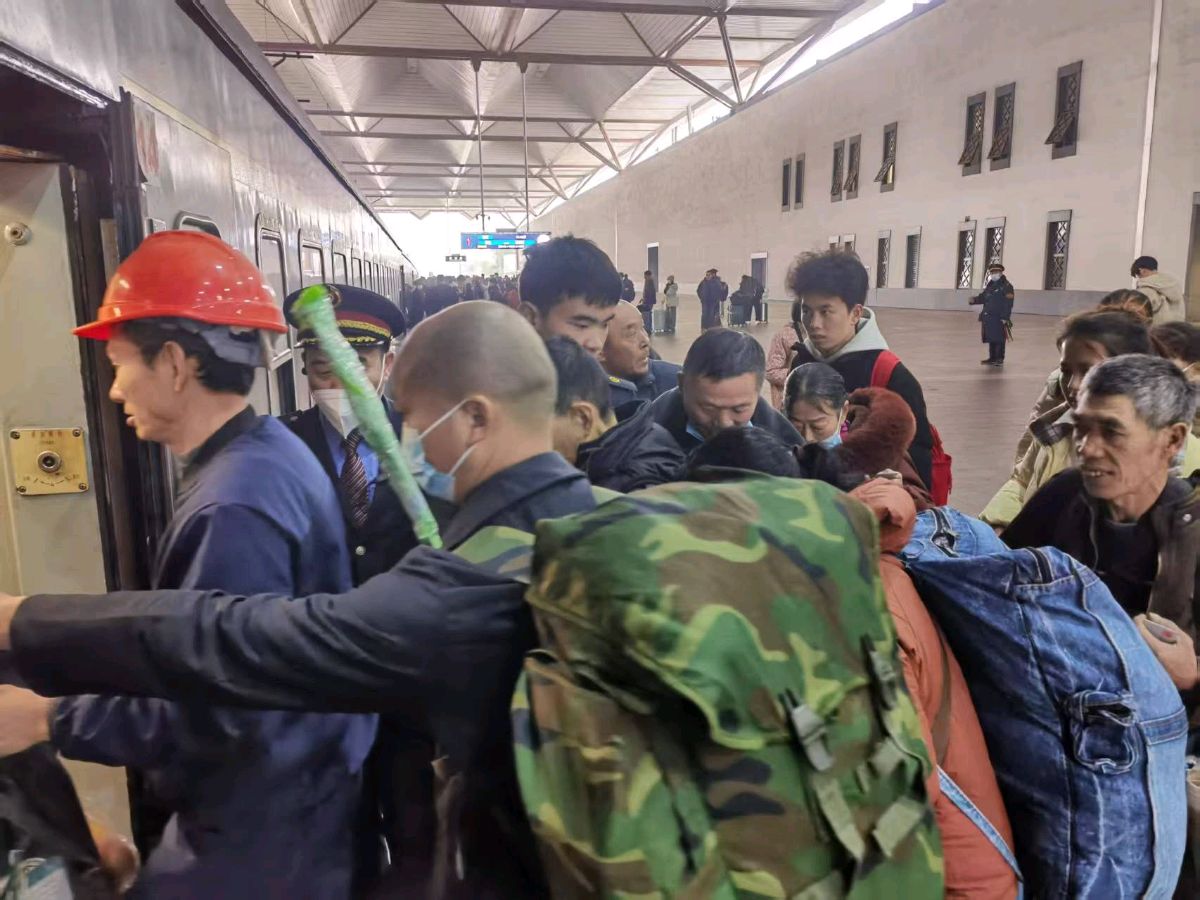 「春运快讯」铁脉迎春潮 青春护归程‖涪陵工务段关团联手战春运首记(图2)