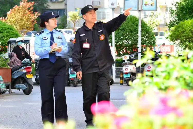 刘兆林诗歌《蓝盾岁月歌》主播：灵感；编辑：小鱼儿 [秦岛韵声] （第1492期）（图4）