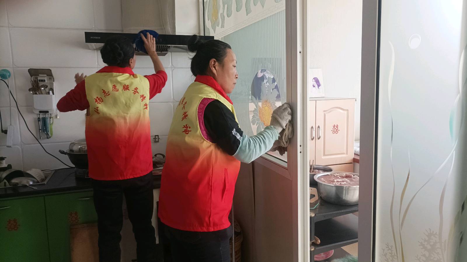 志愿拂尘敬军属 传递军民鱼水情（图2）