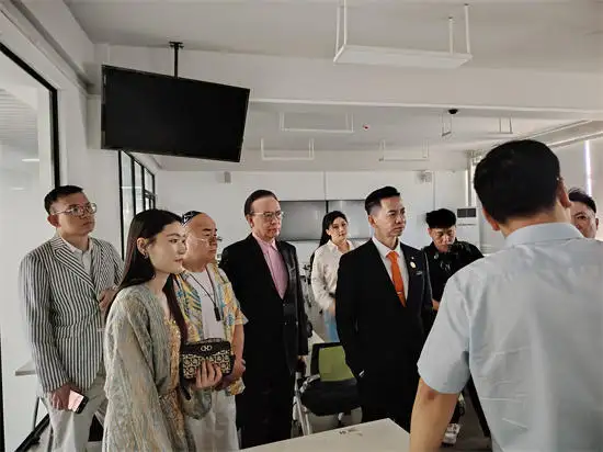 中国代表团魏之伦——走访泰国西那瓦大学进行学术交流(图12)
