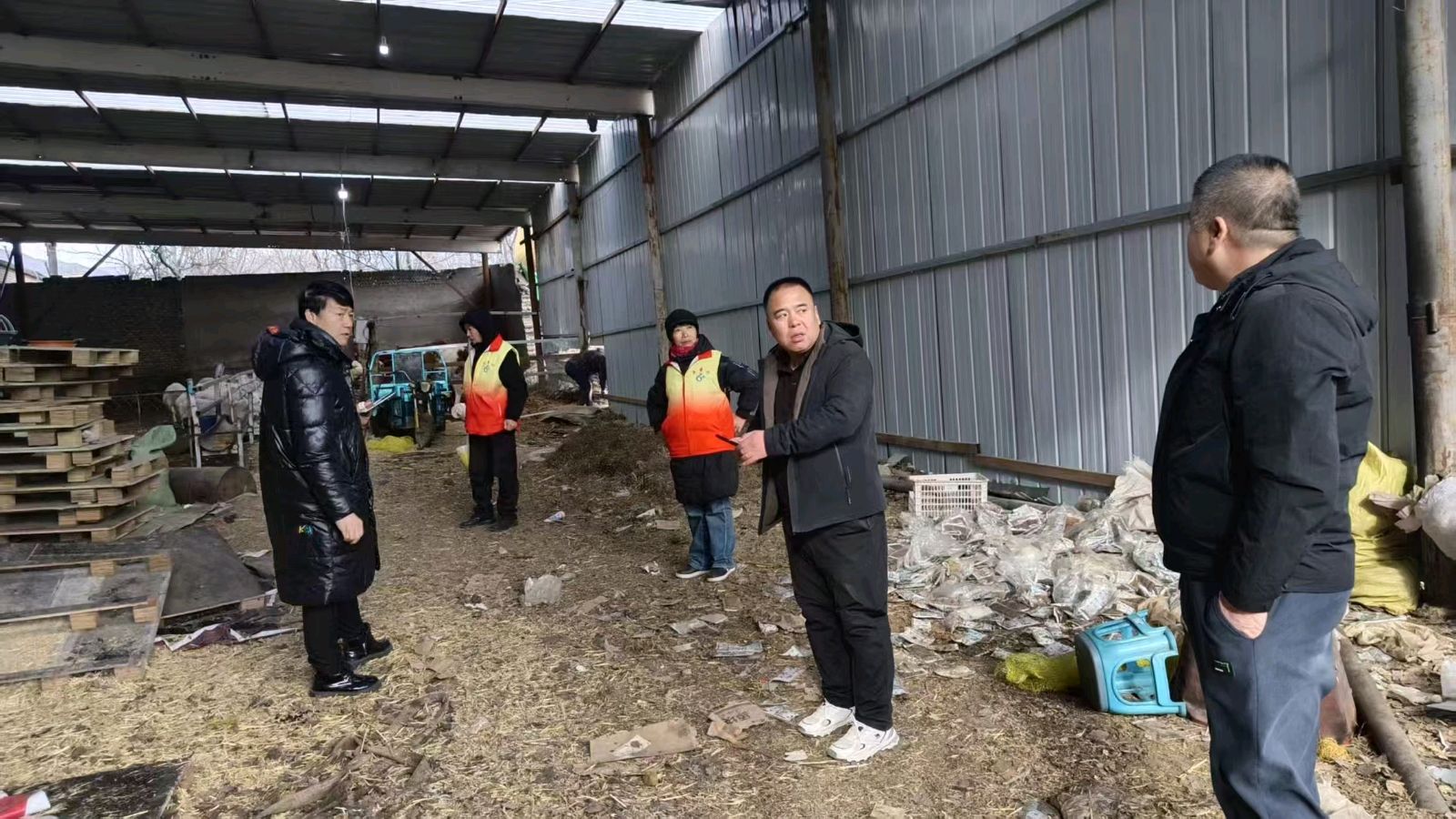 走村入户访羊农 志愿服务显担当（图3）