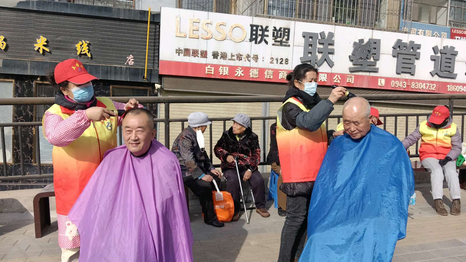 巧手剪银丝 磨刀暖民心（图4）