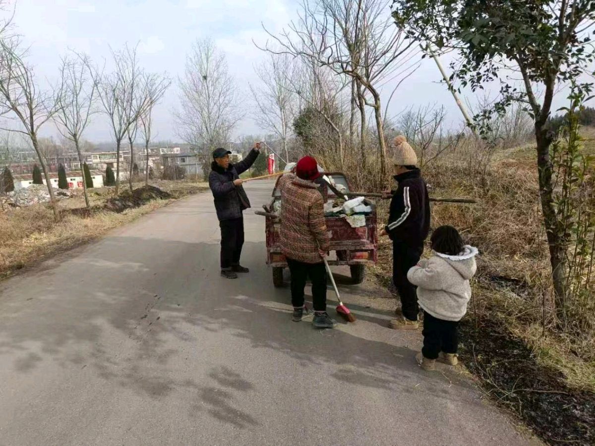 宝丰县大营镇：万众齐心清家园 祥马奔腾贺新春
