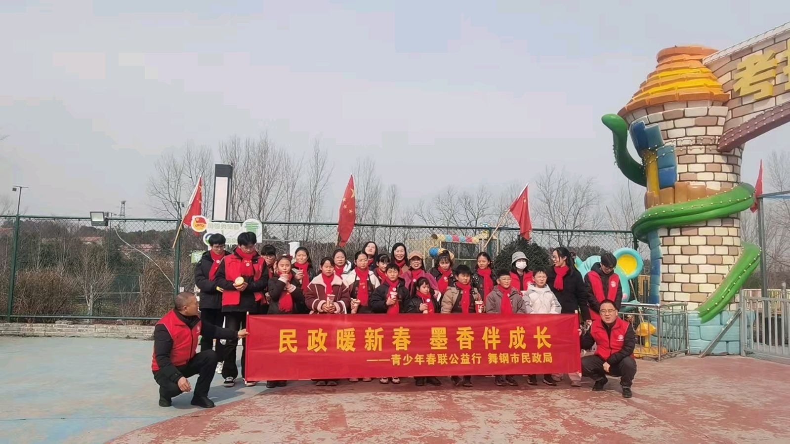 墨香润童心,春联送温情——舞钢市民政局组织困境儿童开展书法迎新春活动(图3)