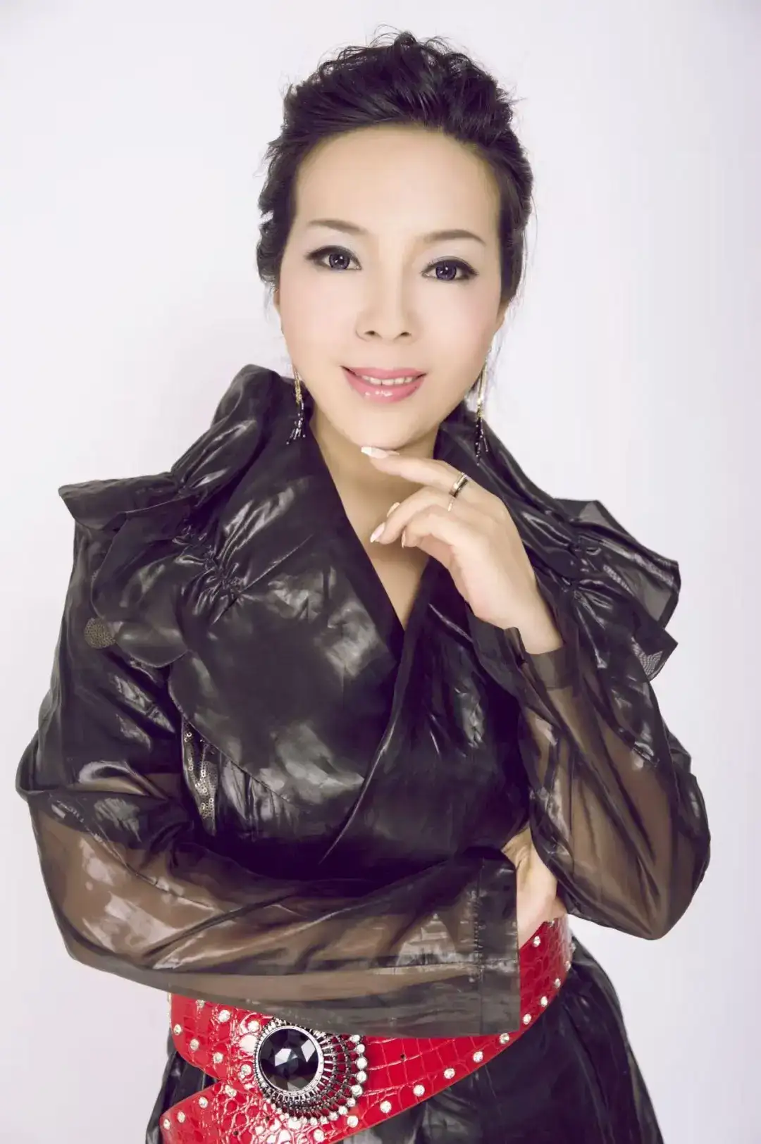 装订过往,唱响《新年》希望与憧憬的春节画卷(作词:李昌明 作曲 /演唱:苏玮)(图7)