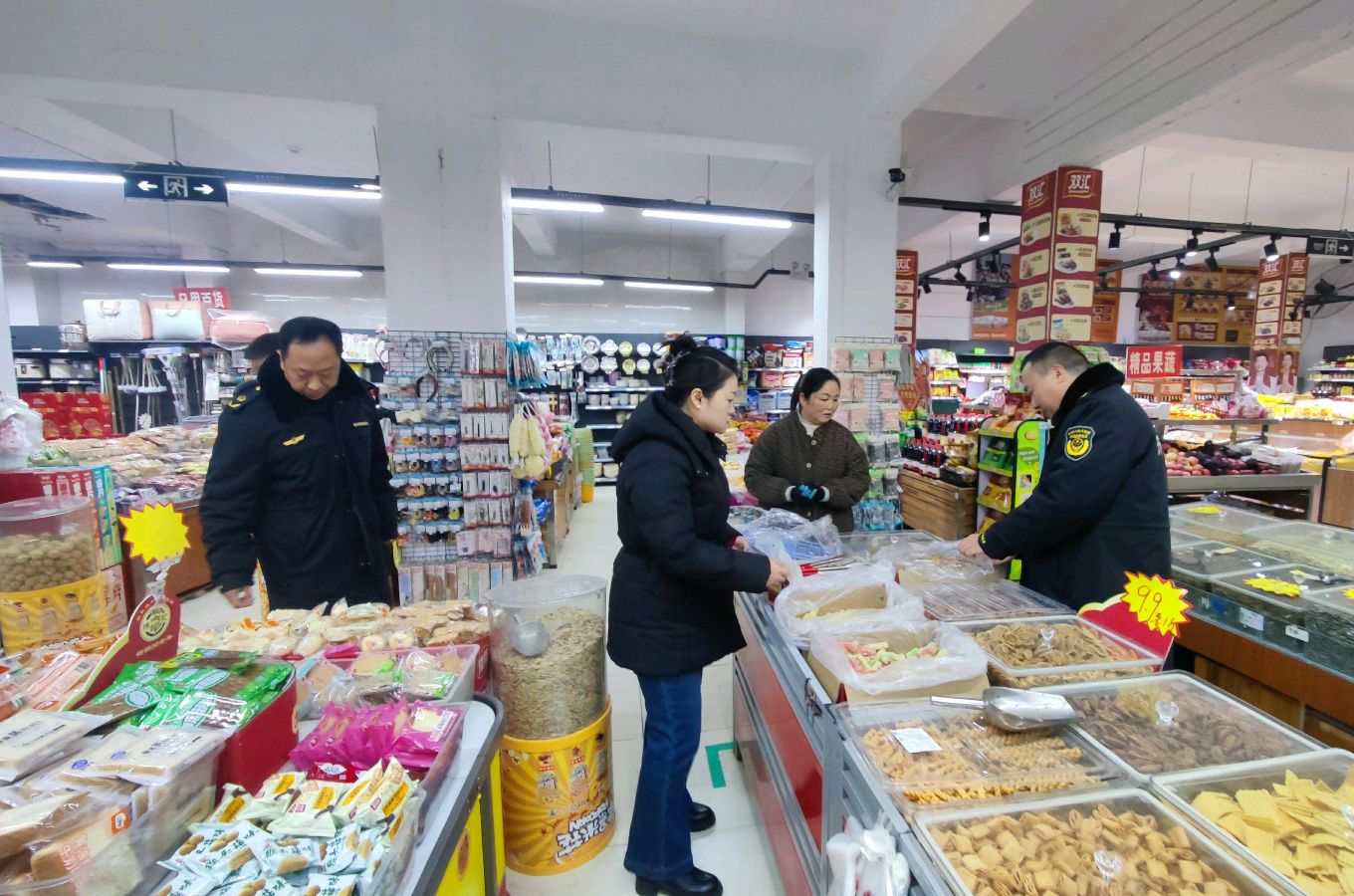 宝丰县闹店镇：民生实事暖人心 平安护航幸福年（图2）
