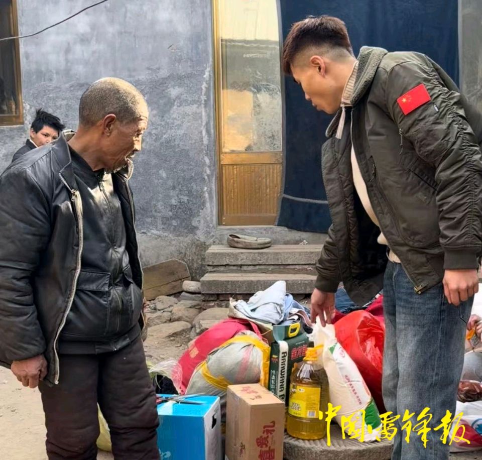 爱心暖寒冬：志愿者点亮困境家庭“微心愿”传递社会温情（图2）