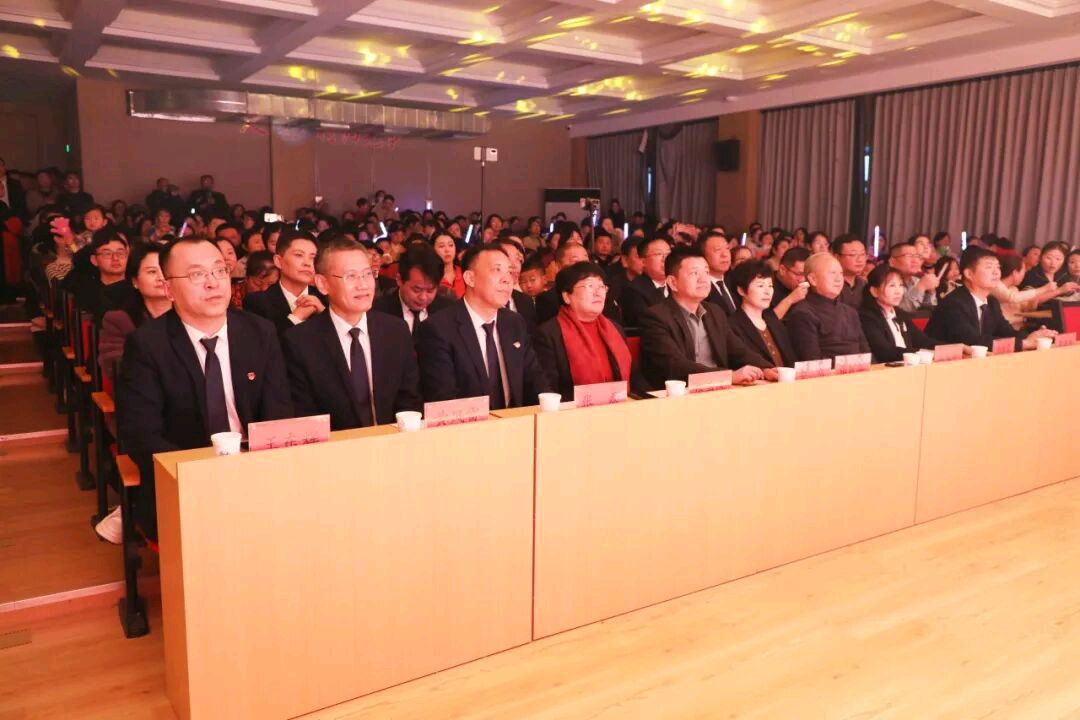 策马奔腾迎新春 | 东昌府区妇幼保健院2026年孝亲晚会圆满落幕（图2）