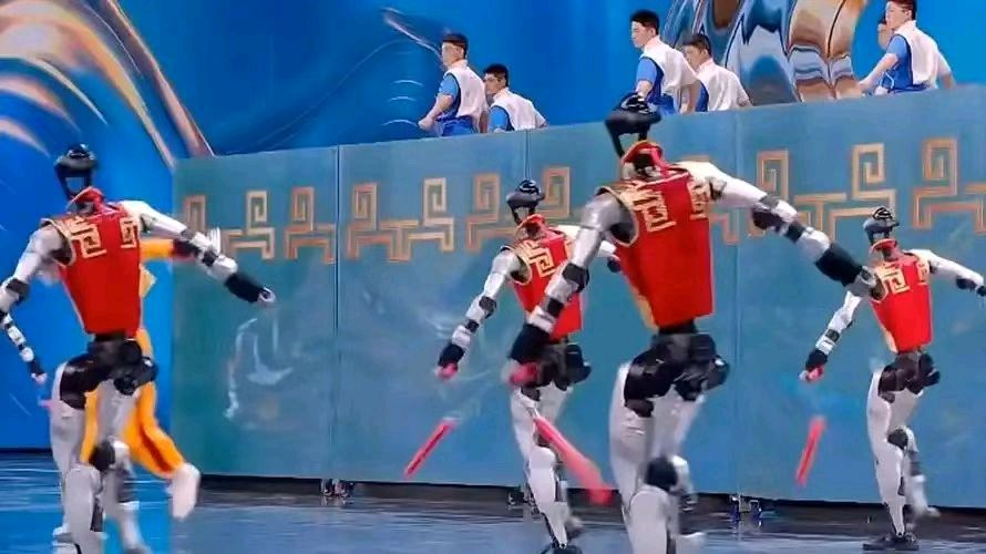 【荣耀中国】文学社*机器人惊艳春晚—看机器人武术表演感吟作者/戴建中（江苏）（图3）