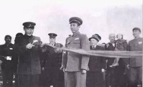 【都市头条向幸福出发编辑部】第15085期 天山行与思（十八）和平解放定疆土 天山归心向中华华侬农（图4）