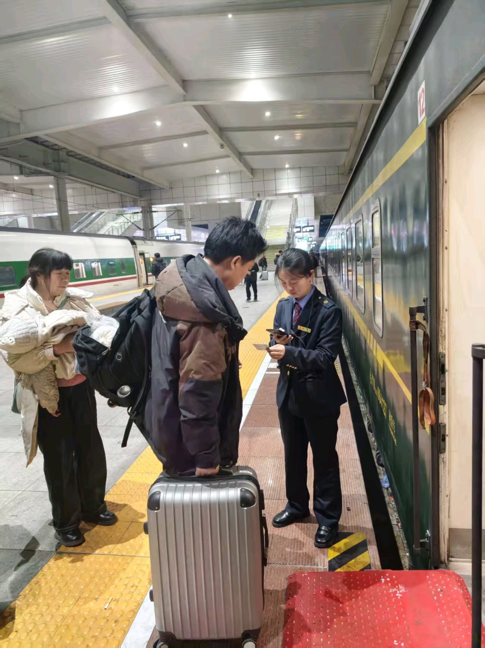 「春运故事」之二 跨越岗位守初心 春运砺行担使命：从见习桥隧工首次为旅客服务的心得体会（图3）