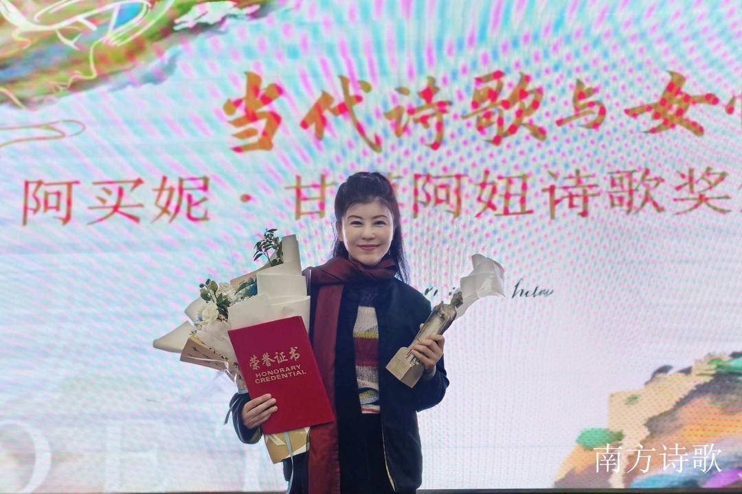 “阿买妮.甘嫫阿妞”诗歌奖获奖作品:夏花 |举火把的人(图2)