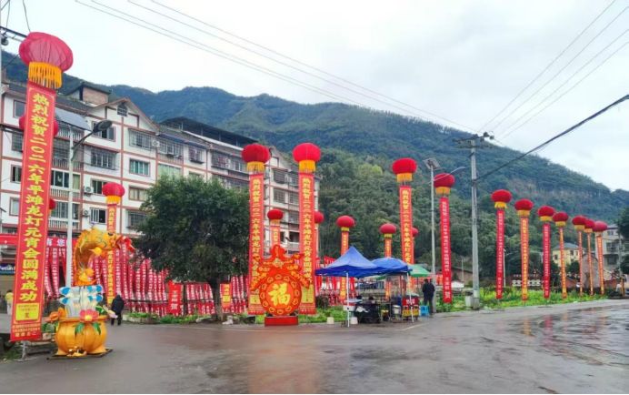 龙灯盛会姹紫嫣红 平滩振兴马到成功（图2）
