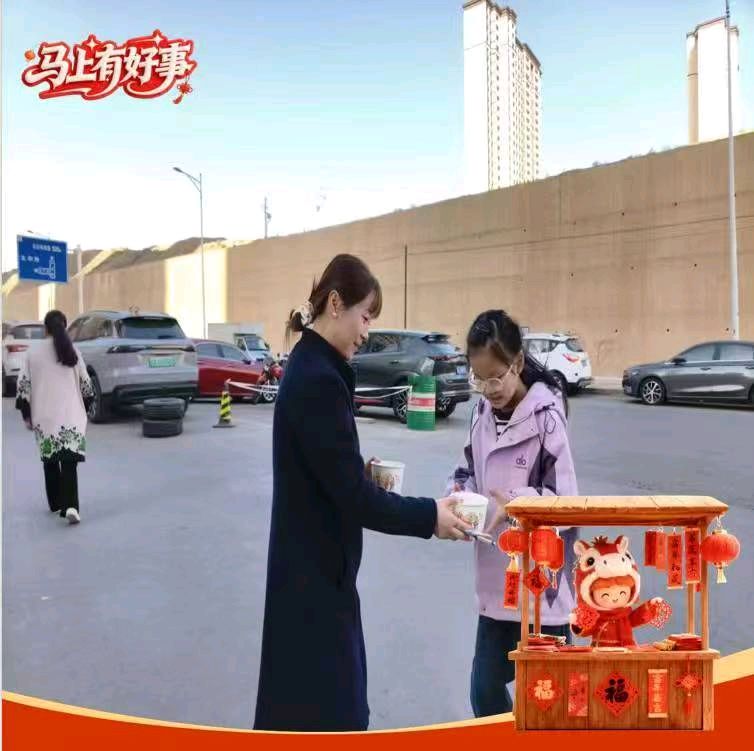 保利物业元宵佳节赠送汤圆纪实（新韵）金夜（兰州）（图3）