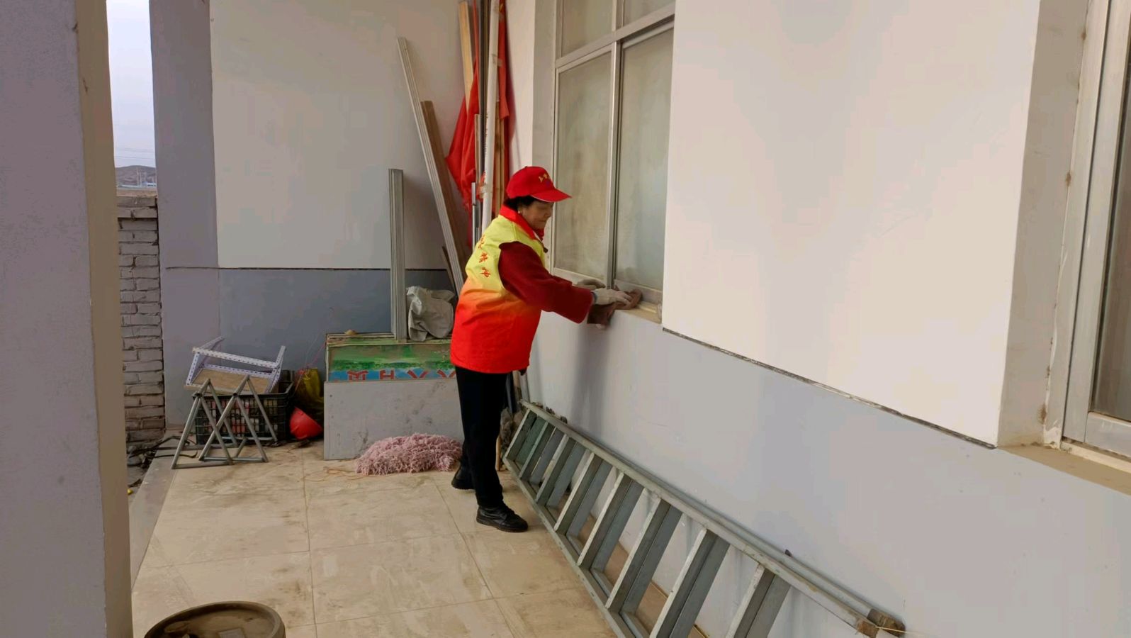 志愿净园敬英烈 红馆焕新迎访客（图4）