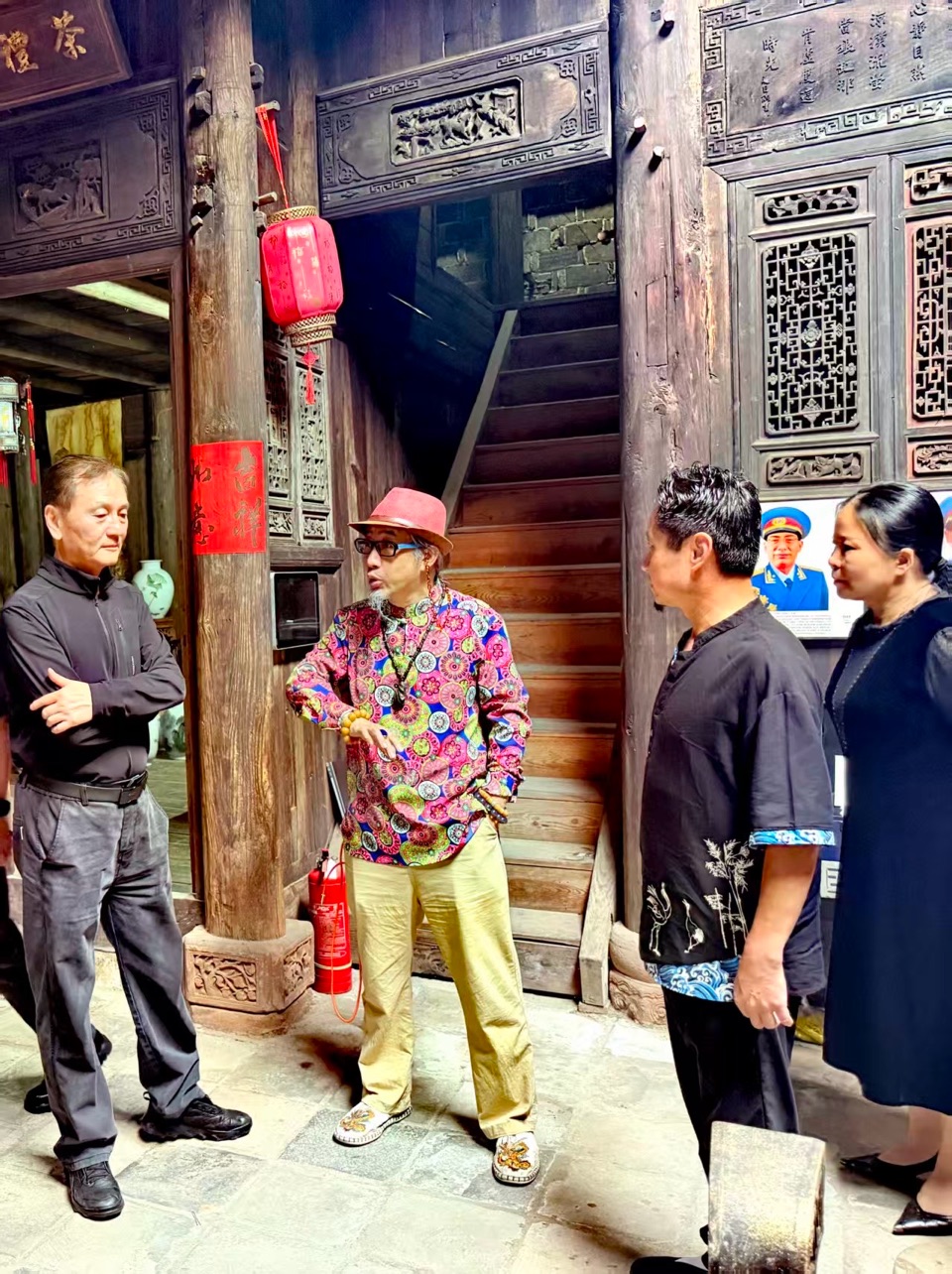 海南省武警总队原副司令员，省浙江商会原会长蔡卫华一行，参观考察海口琼州特色中医养生街（图7）