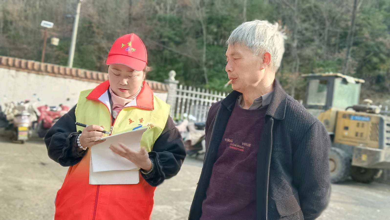 暖心服务进村寨 雷锋精神传四方（图7）