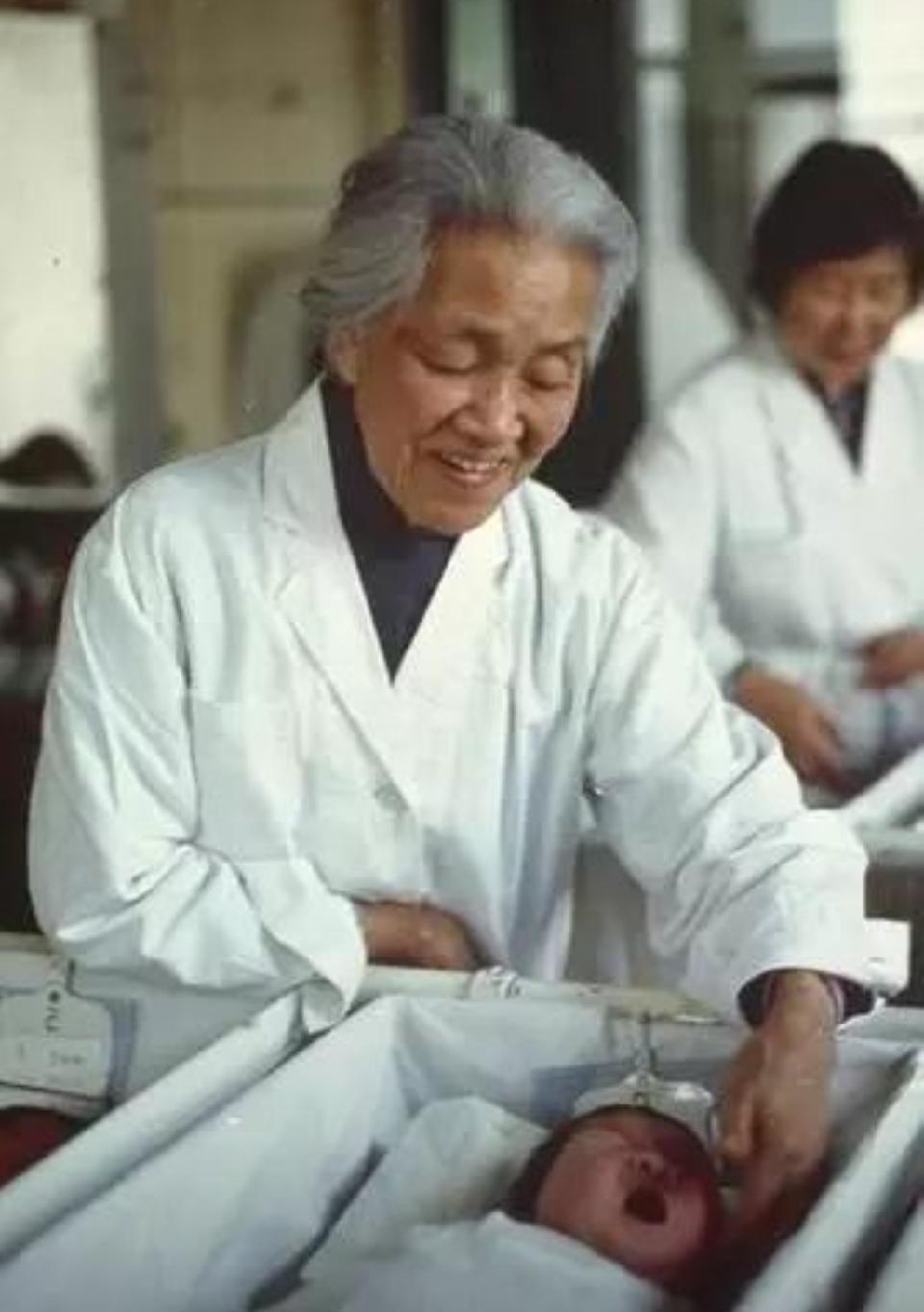 【荣耀中国】北京分社//致万婴之母林巧稚/作者:雁滨(图3)