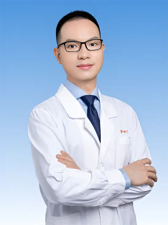 妙手仁心 德厚济世——记复旦大学附属中山医院易勇医生