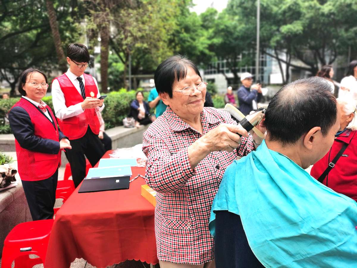 当雷锋薪火遇见巾帼芳华：社区文艺志愿服务的新时代叙事 评论员：池朝兴（图11）