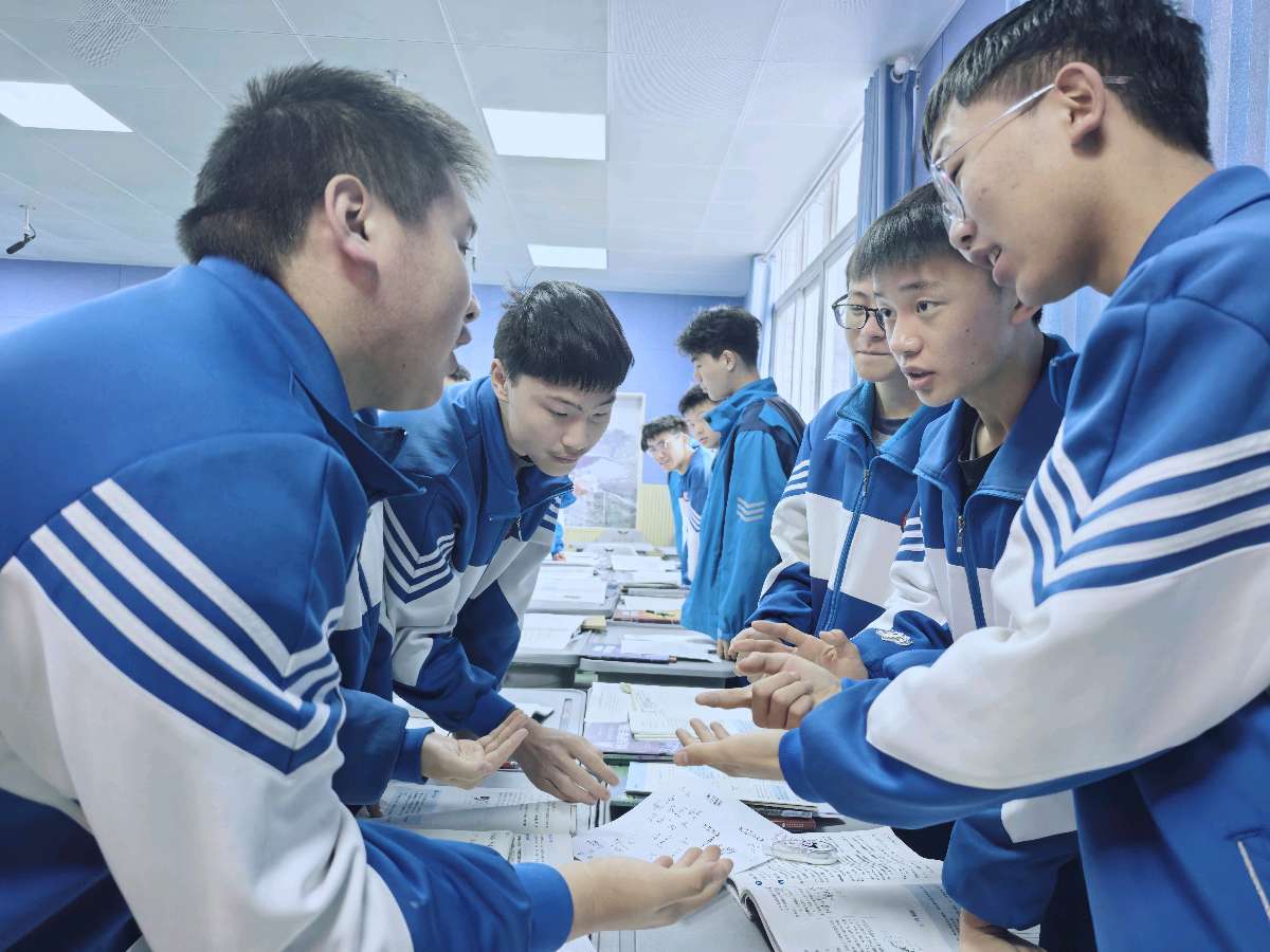 灵动课堂育生命，三标范式启新程——记六枝一中高二领航班一场震撼人心的教育实践（图3）