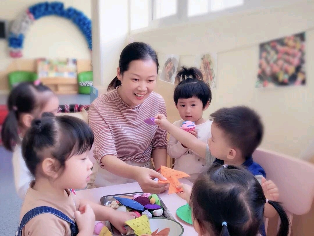 【都市头条向幸福出发编辑部】第15229期 了不起的她们 文 如月 主播 苌彦凤(图2)