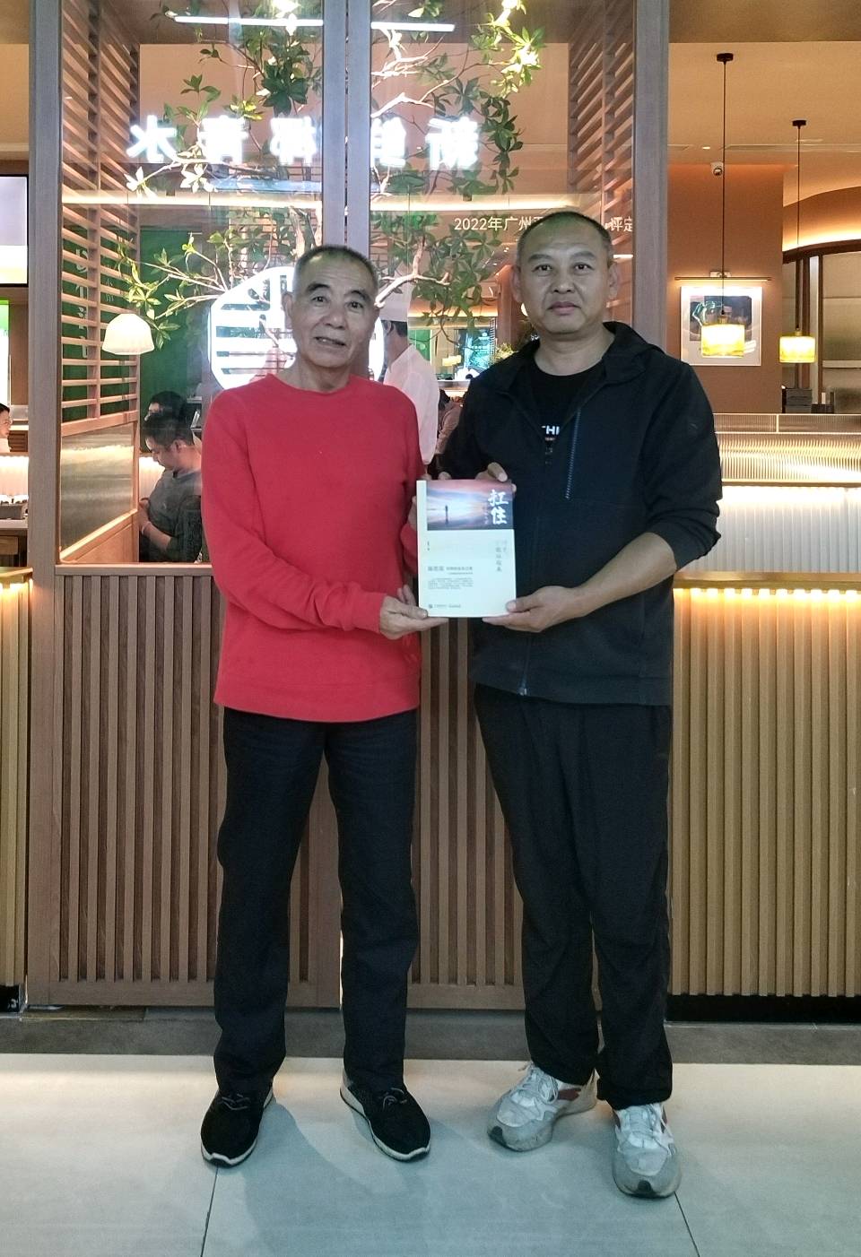 《一棵追光树》（图15）