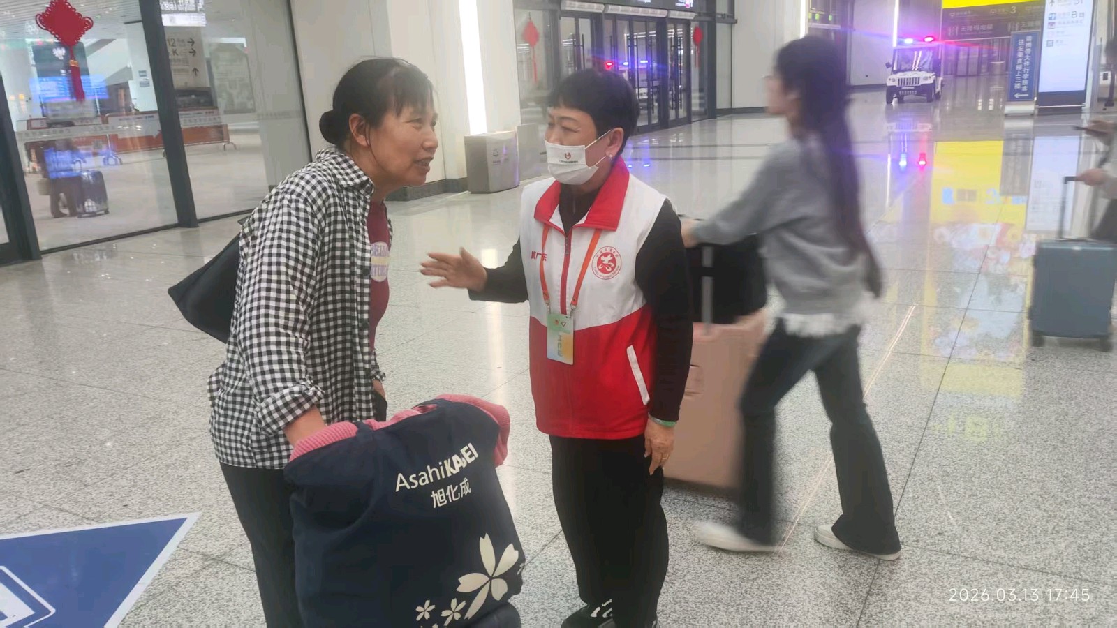 《白云站里志愿红》——记汤锦彪班长春运志愿服务（图11）