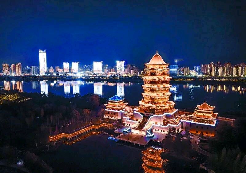 【旅游天地•南充1】张富贵：与南充战友登清晖阁游市府广场感怀（组诗5首）北京头条•西安头条•都市头条发布！（图11）