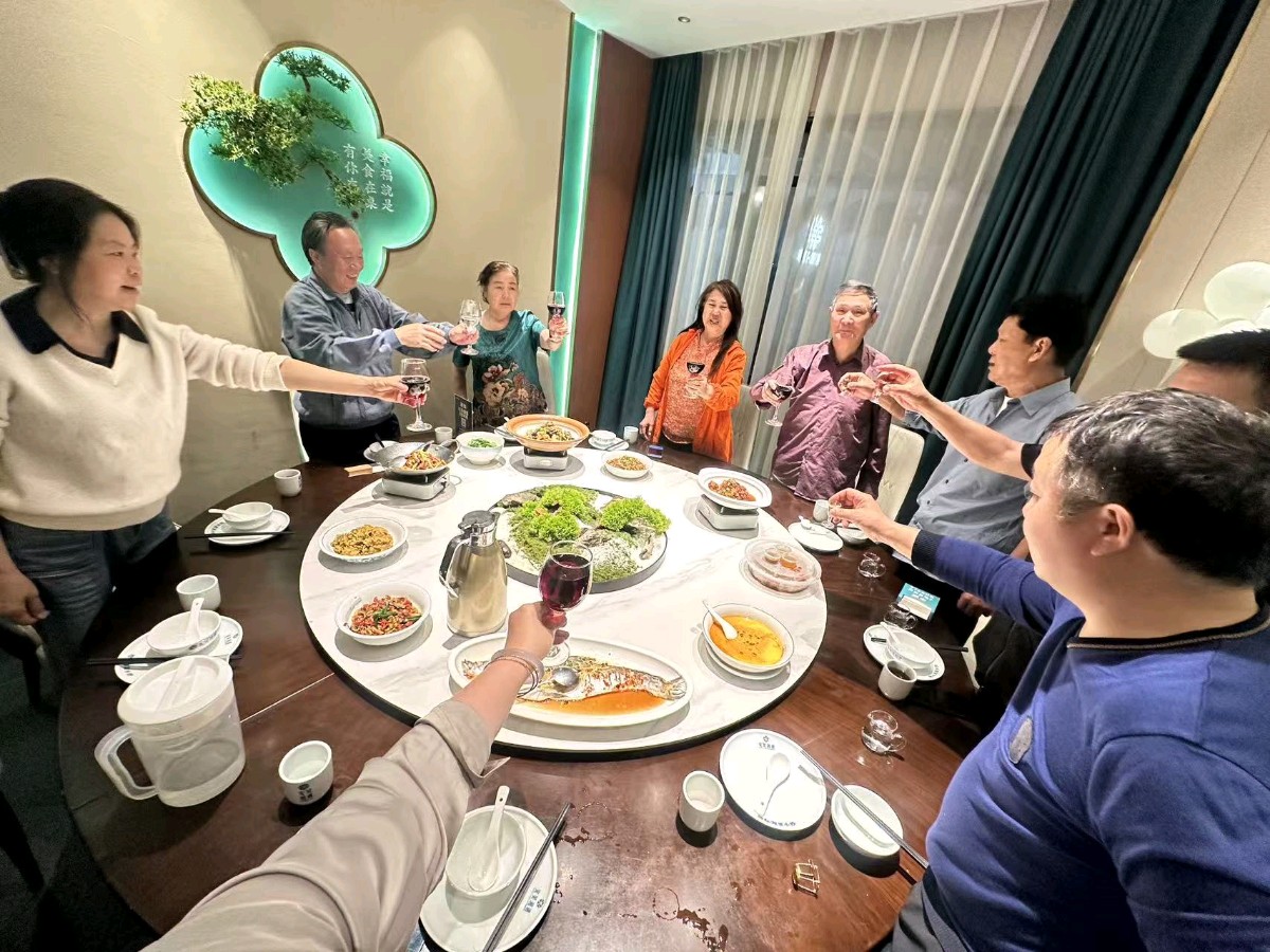 当代作家·余少华 ‖ ①古稀情暖 文缘家恩 ——感恩老记者北京之家群贺七十华诞序‖②激情点评与互动‖③致钢琴家梁畅如‖④古稀七秩 文暖情长生日感怀‖(图9)