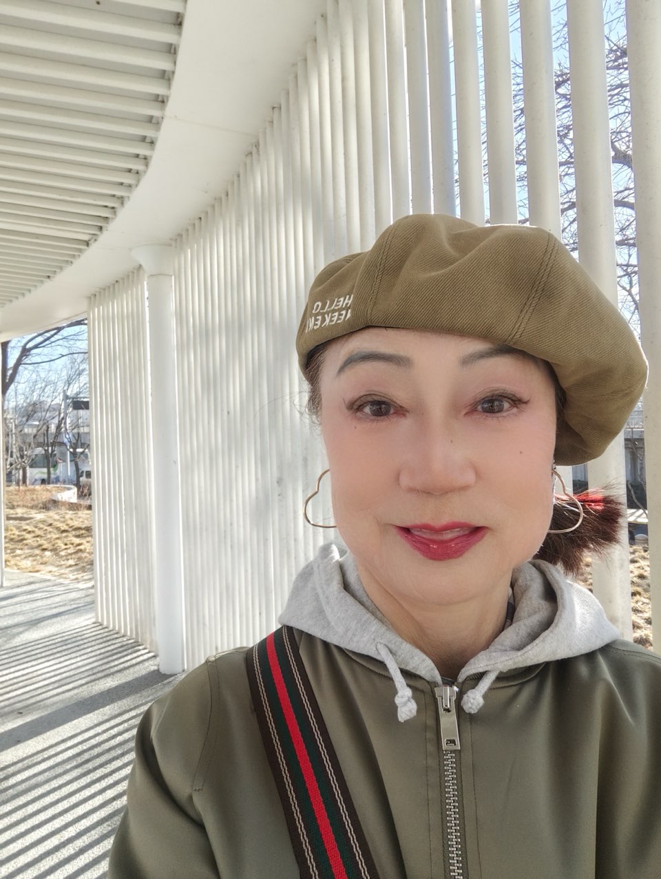 海外头条:炉火茶汤间的时光回响——匡文留《红茶在火苗上唱着琥珀色民谣》文本细读|文/桂清扬(图6)