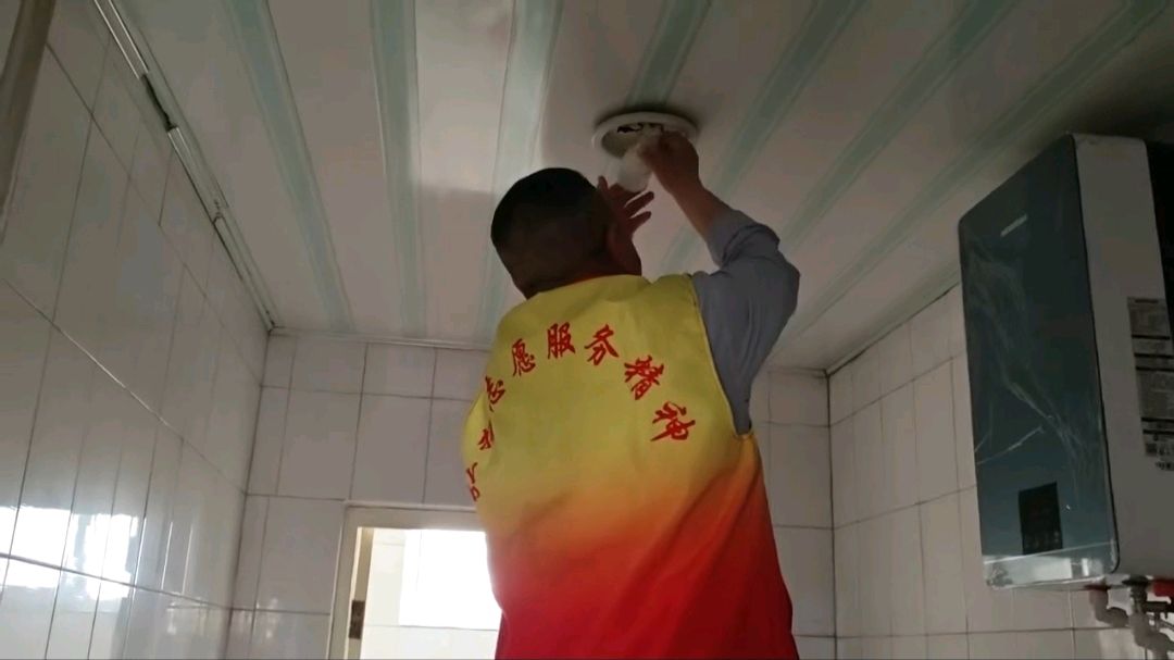 弘扬志愿精神 情系独居老人（图2）