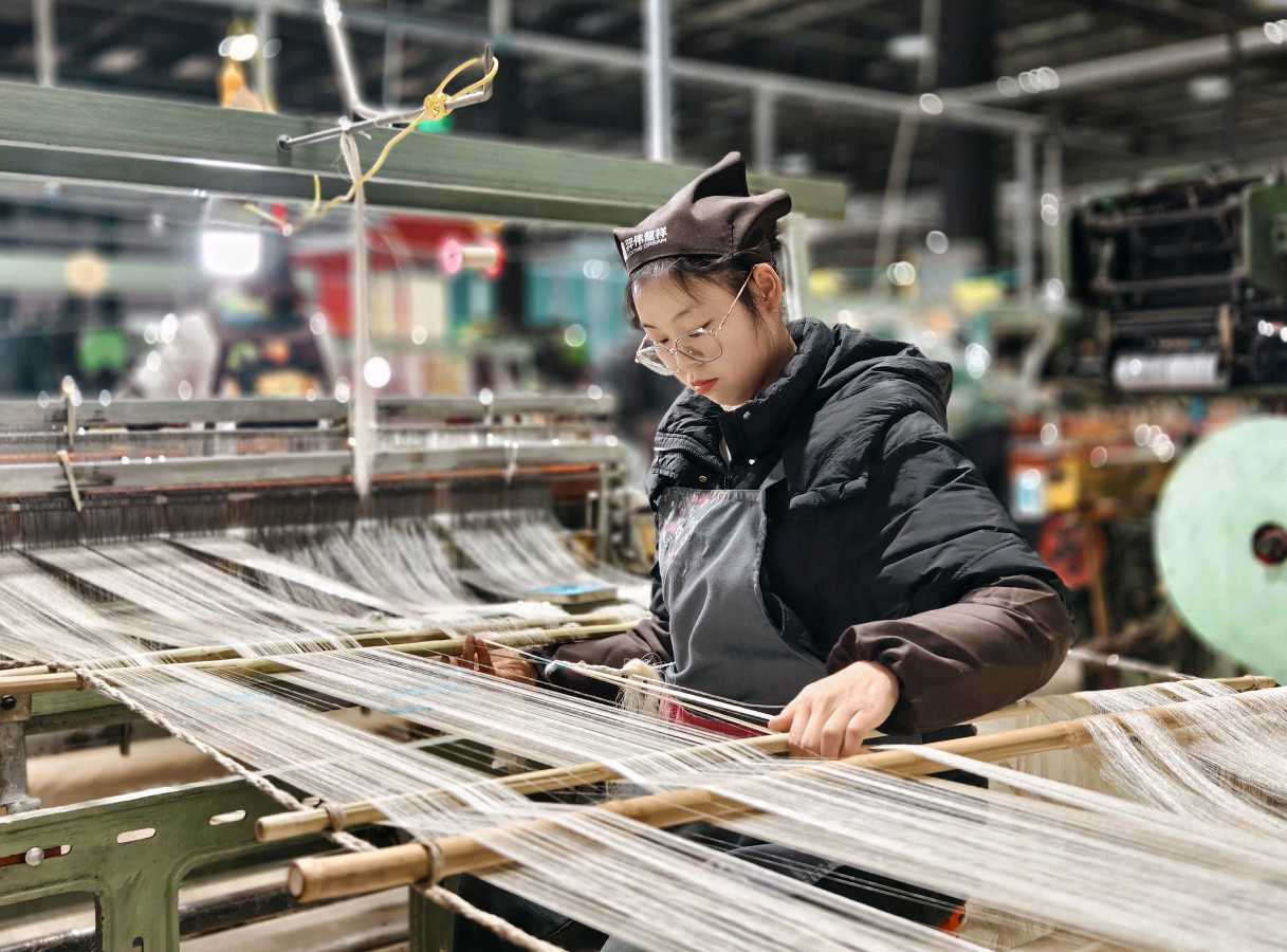 鲁山县：千年“仙女织”焕发新生机 鲁山以非遗传承擦亮柞蚕丝绸“金名片”（图4）