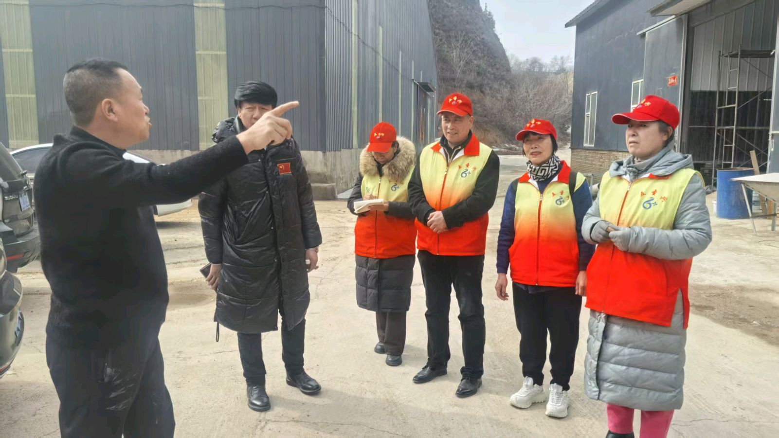 探访企情促发展 志愿护航保民生（图2）