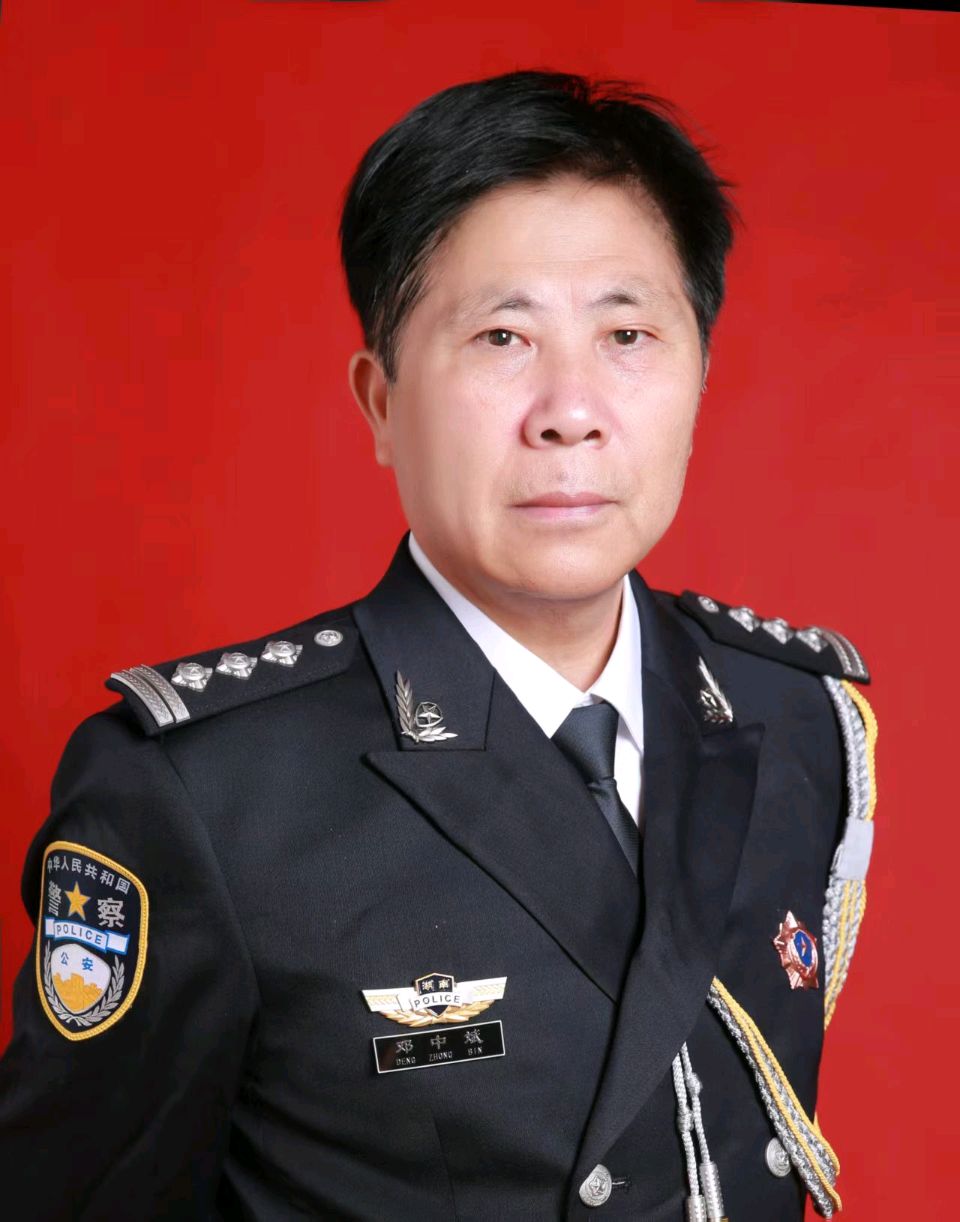 【九月茶韵文学诗社】2026—020期 《小草》作者/巴丹吉林 主播/小丽花 编辑制作/刘林丽（图8）