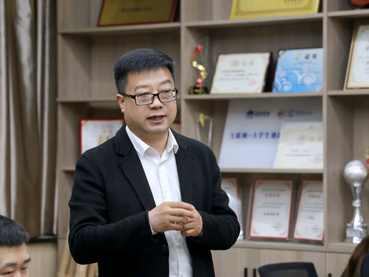 赵旭东（長民）//报告文学的榫卯＿邢小俊《唱支山歌给党听》的文学密码