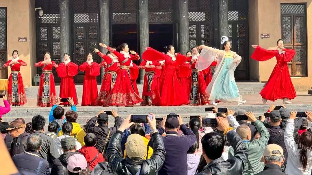 陕西西安作家王博//龙：抬头遇花朝：周原景区上演三千载社礼乐与繁花的春日合鸣（图3）