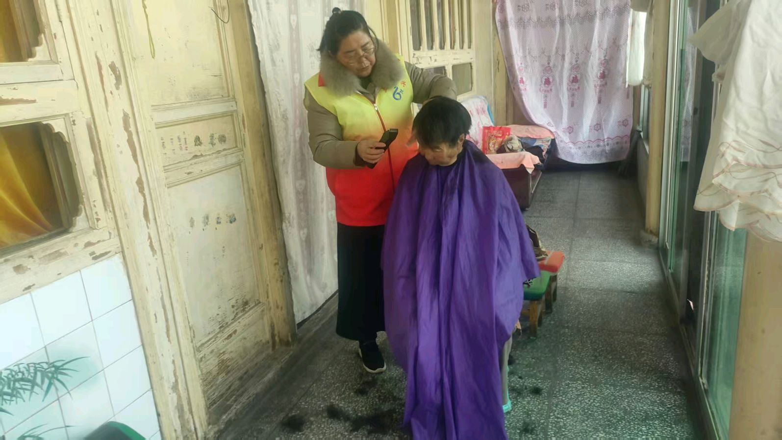 贴心服务送上门 志愿关爱暖人心