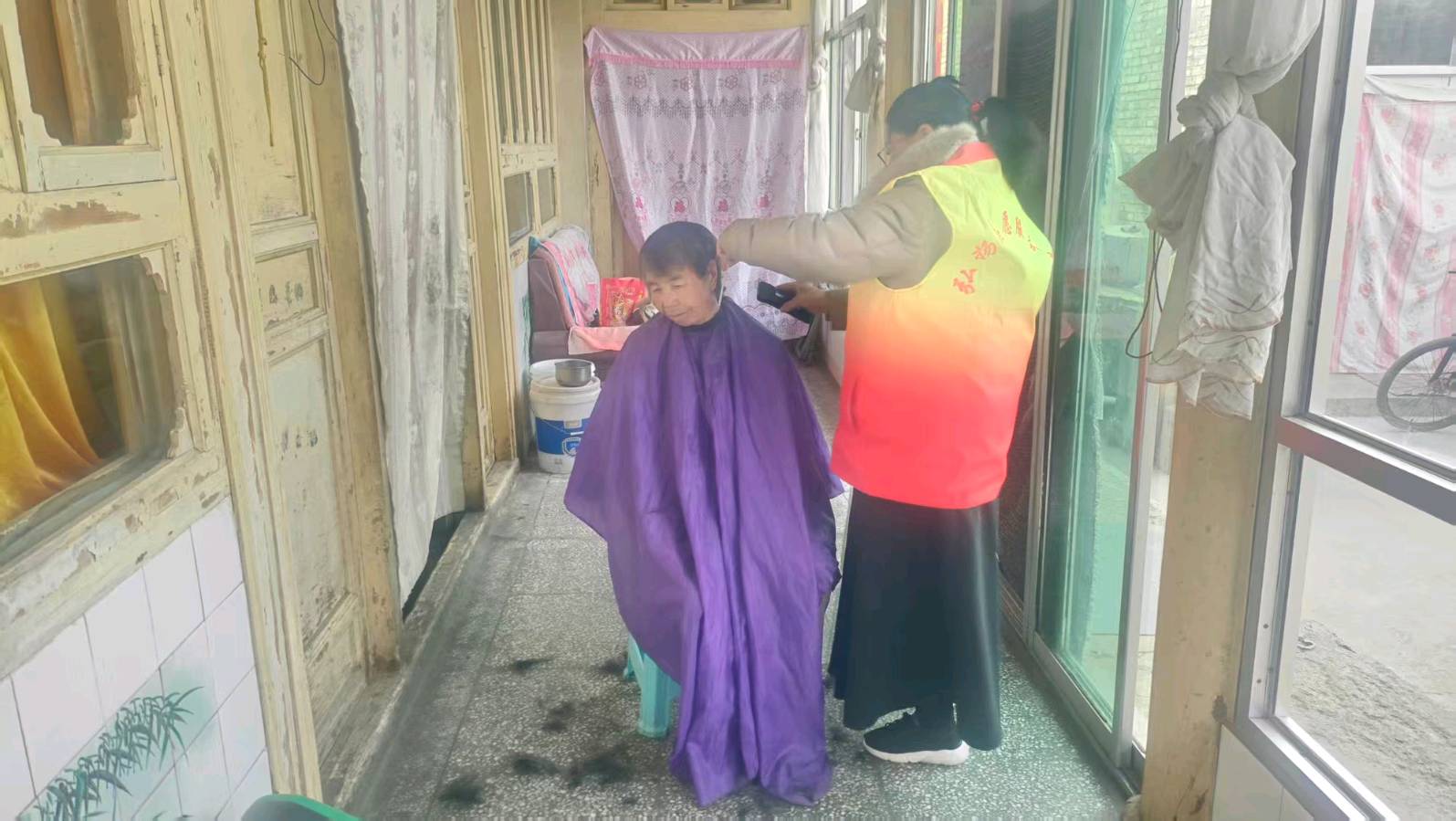 贴心服务送上门 志愿关爱暖人心（图3）