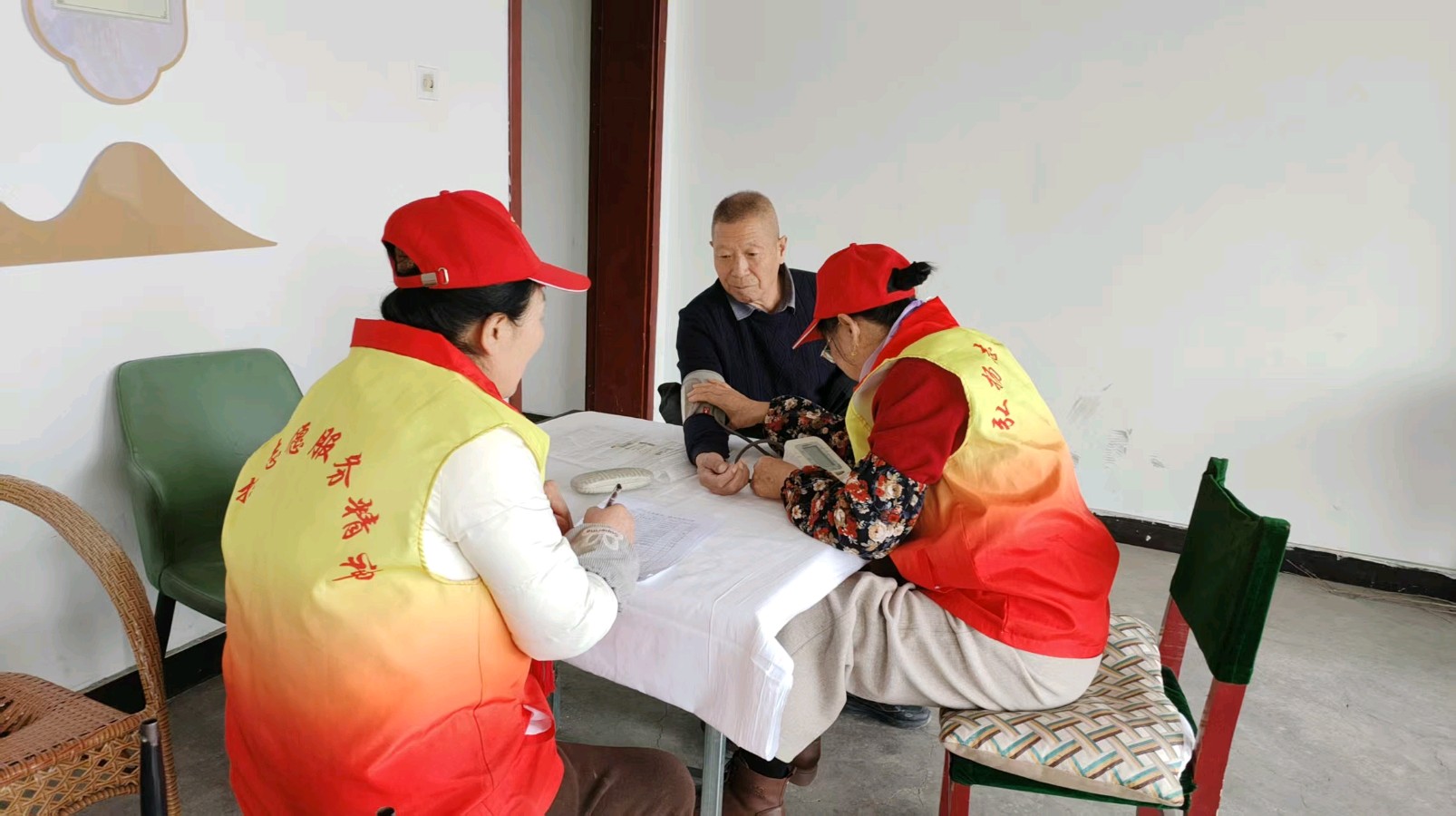 便民服务进小区 志愿温情暖人心（图3）