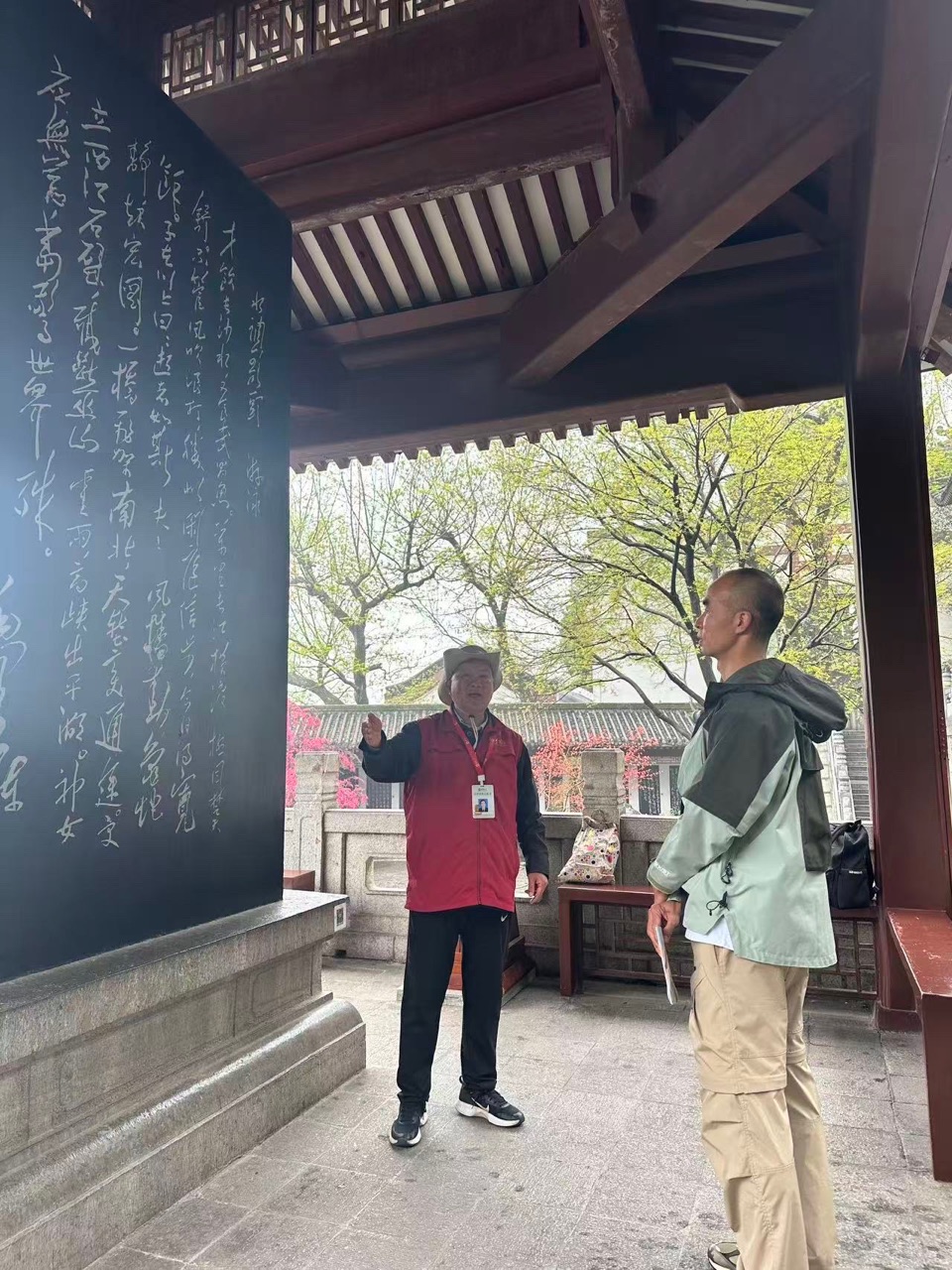 跑完汉马上黄鹤楼，粤籍跑者盛赞江城｜周智敏（黄鹤楼诗词讲解志愿者）（图6）