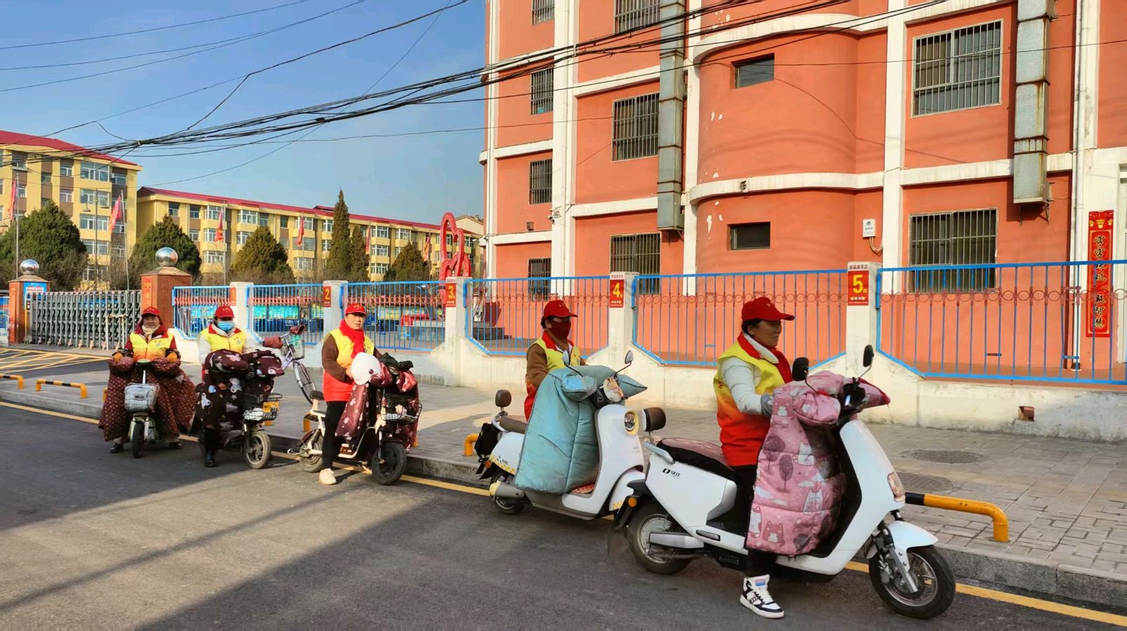 调研特色作坊 共绘振兴蓝图
