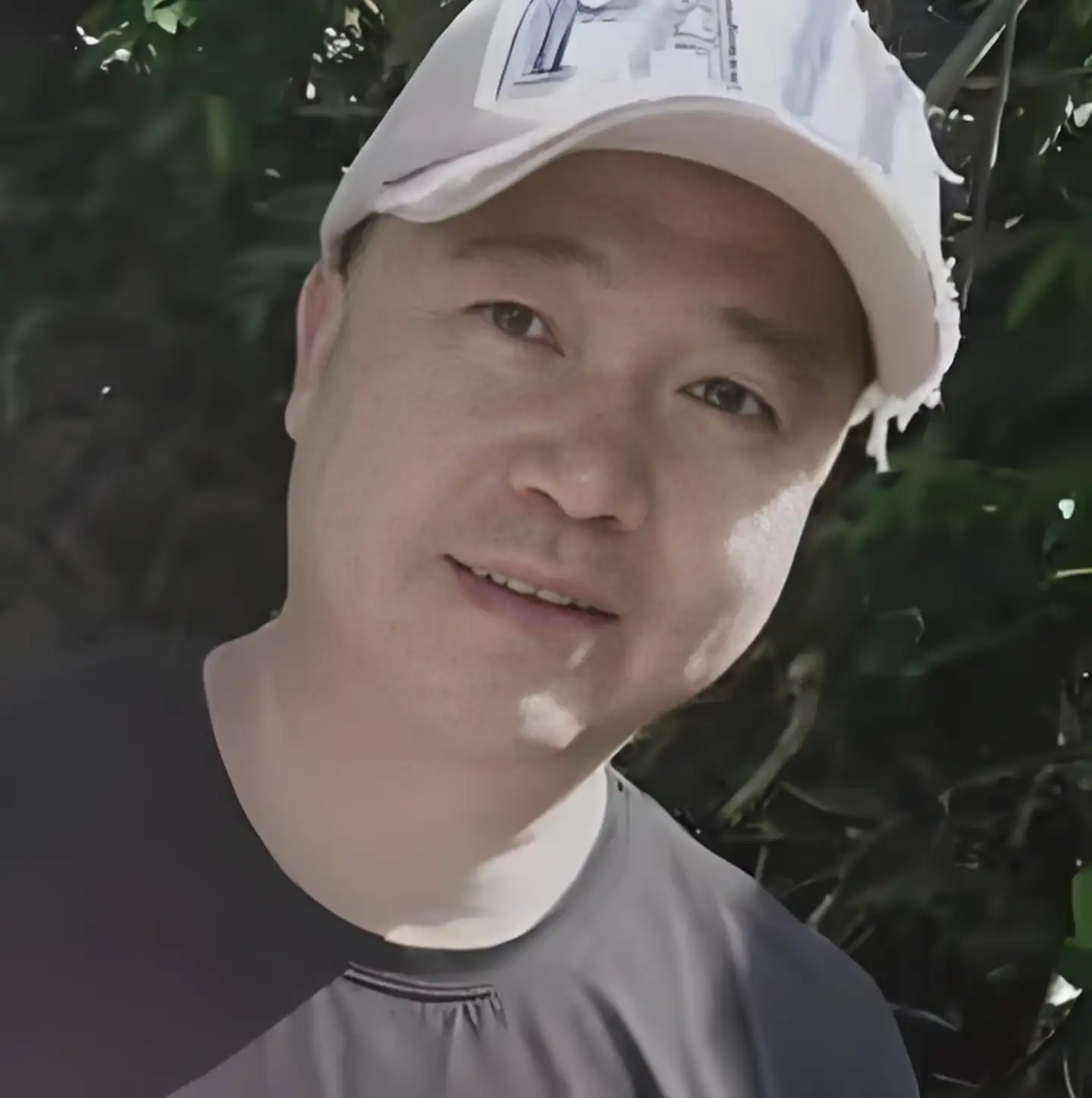 新歌《月光下的桃花园》全网上线发行 (演唱:张芝明/作曲: 罗顶吾/作词:张庆和)(图2)
