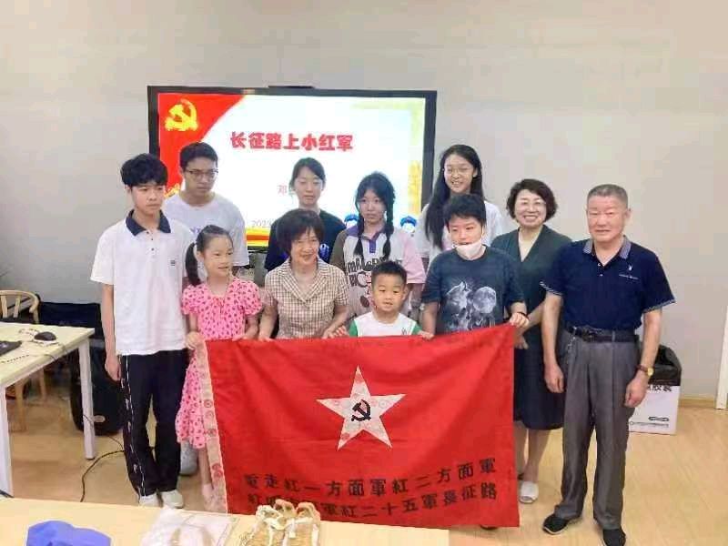 【茌山报道】上海消息‖银龄先锋勇担当 情暖塘桥践初心——记塘桥一位退休干部的十三载社区助学奉献路(图2)