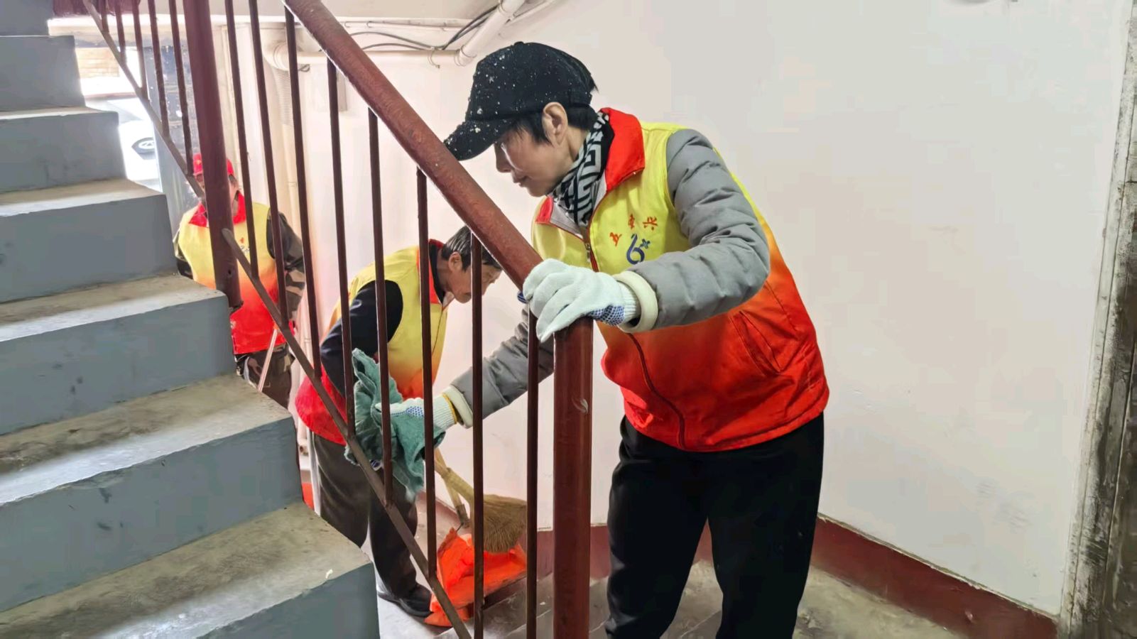 清洁家园焕新颜 志愿担当绘锦卷（图3）