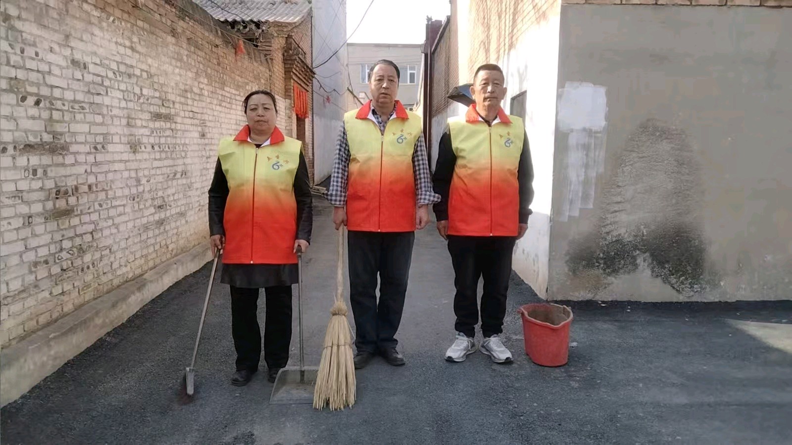扫街净巷解民忧 志愿初心映芳华