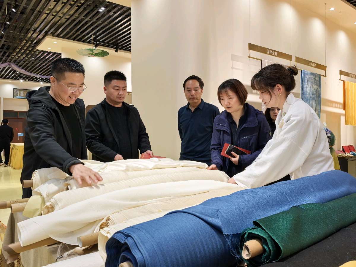 鲁山县：全国畜牧总站调研组对一化柞蚕遗传资源保护及品种审定进行考察（图2）