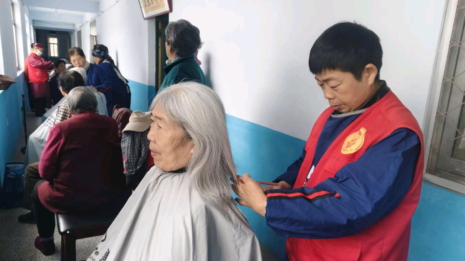 志愿微光聚 敬老情意浓（图2）