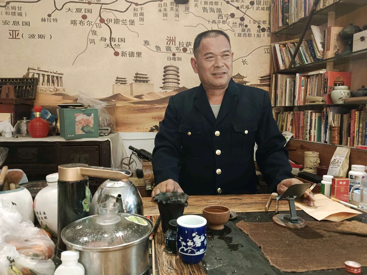 匠心染就百年蓝，沂蒙深处绽芳华——兰陵蓝印花布非遗传承人相汉高